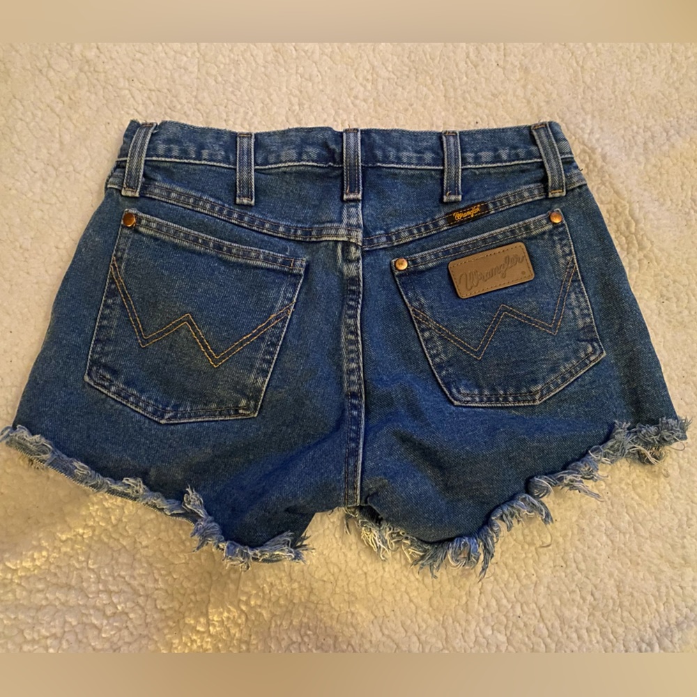 Wrangler high waisted jean shorts size 25